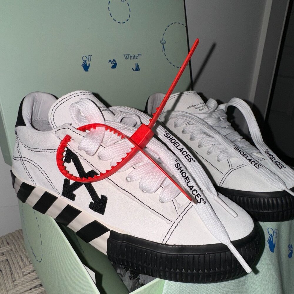 Off-White Arrow Vulcanized Low White Black Sneakers, Orange Tag, Size 35 - NWT